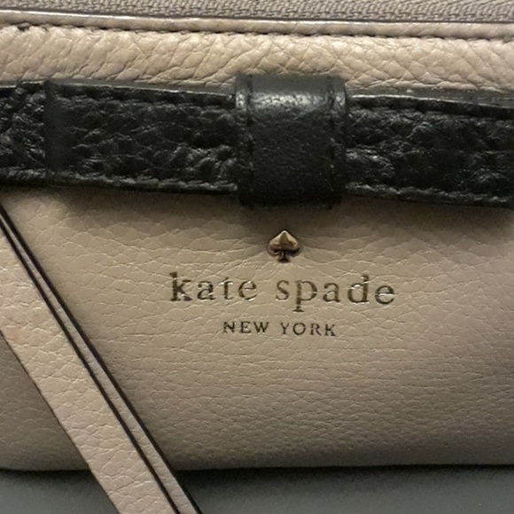 ♤New Kate Spade wristlet♤ - Picture 4 of 8